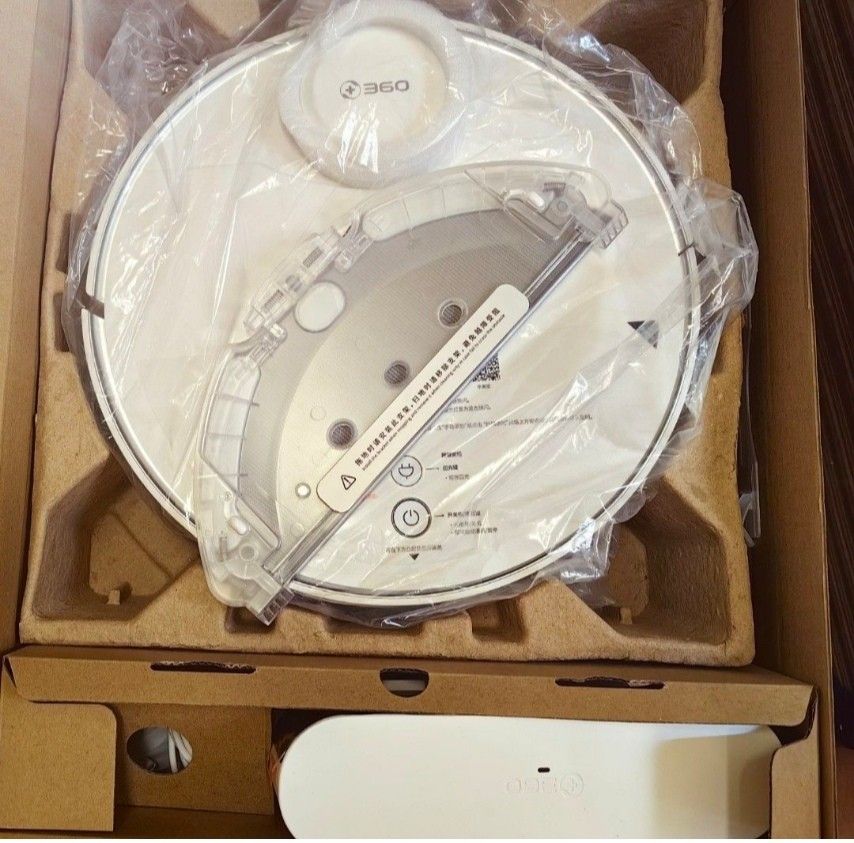 360 Sweeping Robot X90 (Category: Other Home Appliances) located in Manila. Submitted by lemssss (Listing ID 1403973228, Image 2). Description: ++HUAWEI SWEEPING ROBOT++ decluttering rush naka box pa kayo nlng mag setup di alam gamitin inopen lng to check rush! selling it before from 8900 now 3799 nlng para maalis na sa bahay.. pm me nlng thanks!.