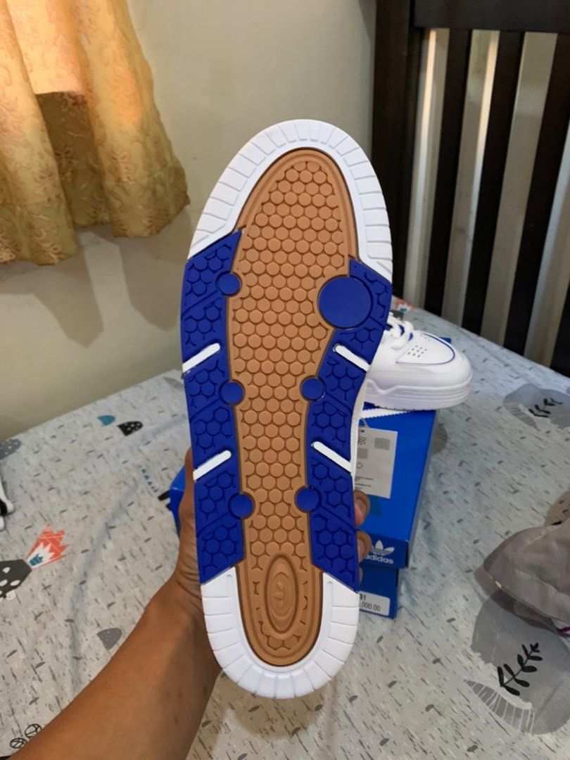ADI2000 size 12.5 (Category: Sneakers) located in Baguio. Submitted by lokiigee (Listing ID 1403884024, Image 3). Description: Bought for 6k selling for 2.5k SIZE 12.5 US Adidas Originals Retropy E5 White Blue Sneakers.