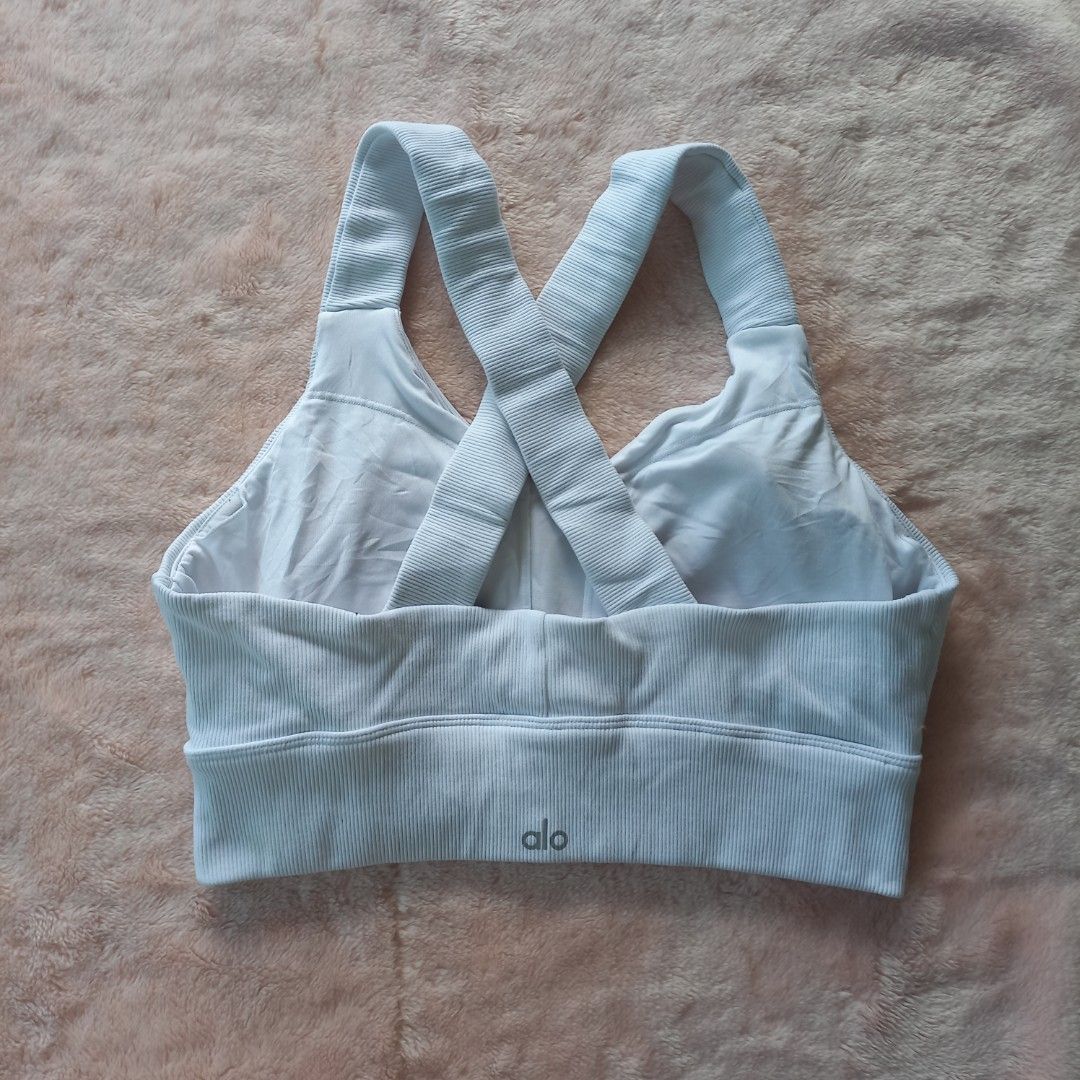 Alo Yoga White Sports Bra (Category: Activewear) located in Santiago. Submitted by lastlastprice (Listing ID 1403826273, Image 2). Description: - Alo Yoga sports bra - Light blue color - Size: L - Criss-cross back design - Ribbed fabric - Made in Vietnam - Features the Alo logo - Condition: Like new issue: need lng ng wash nadumihan sa loob.