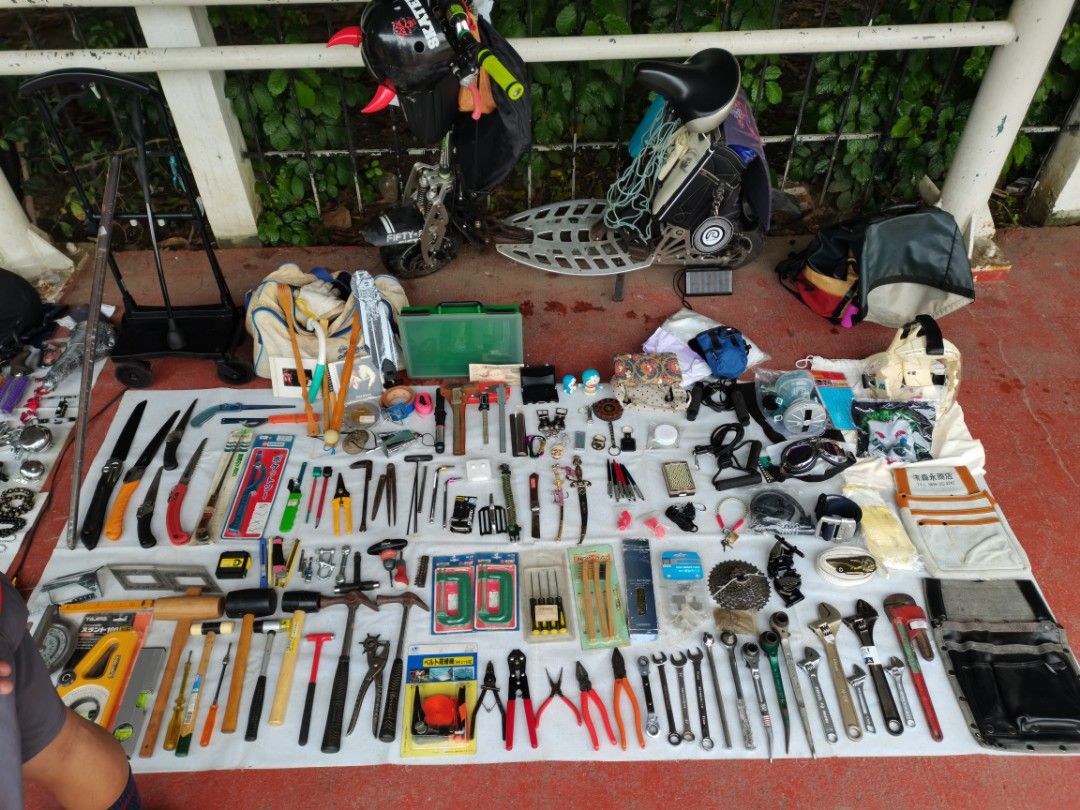 Assorted Tools and Accessories (Category: Bicycles) located in Pasay City. Submitted by redivhan (Listing ID 1402911973, Image 2). Description: Shimano 105 Chain 10 Speed .