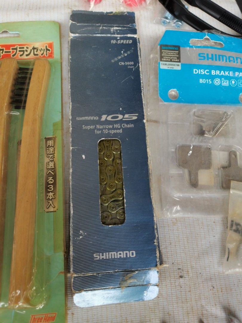 Assorted Tools and Accessories (Category: Bicycles) located in Pasay City. Submitted by redivhan (Listing ID 1402911973, Image 1). Description: Shimano 105 Chain 10 Speed .