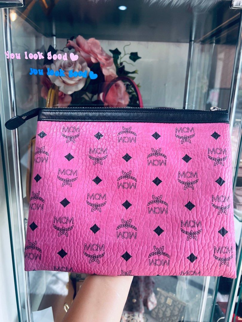 Authentic💯 Mcm Visetos Pink Pouch (Category: Luxury Bags & Wallets) located in Dumaguete. Submitted by lovebags.ph (Listing ID 1403956343, Image 3). Description: Its has a little bit color transfer but unnoticeable. Still, super pretty! 👛.