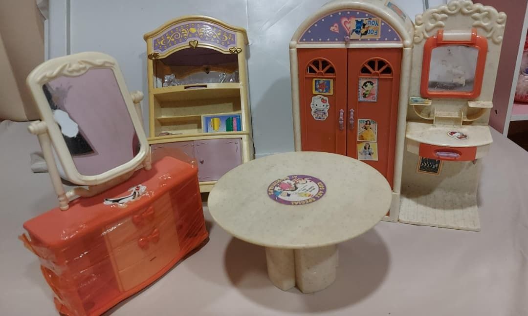 Barbie Items (Category: Kids Toys) located in Kuala Lumpur. Submitted by jules_rye (Listing ID 1403915513, Image 1). Description: Price is rm20 for all Includes -Barbie Vanity Desk -Barbie Shelf -Barbie Cupboard and mirror wall -Round Table (not sold individuall).