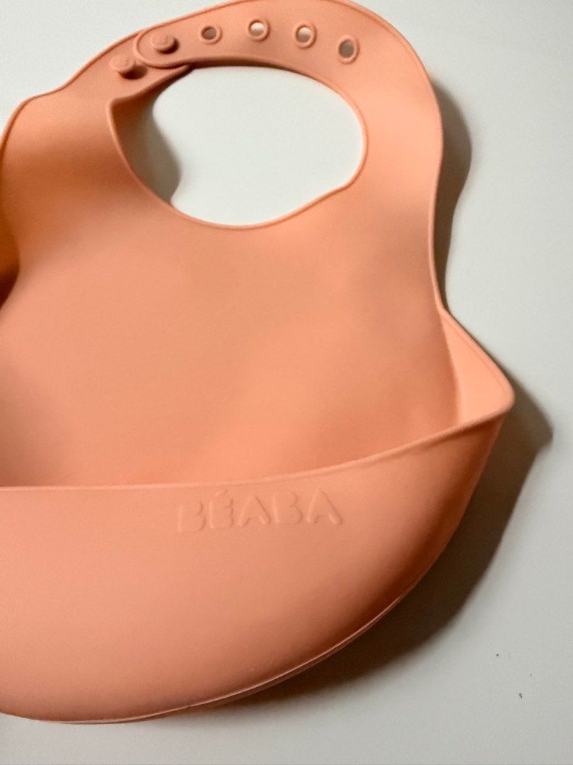 Beaba Silicone Bib (Category: Weaning & Toddler Feeding) located in Taguig. Submitted by pre.by.k (Listing ID 1403965588, Image 1). Description: Used less than 5x only because my baby refused to use a bib. Good as brand new..