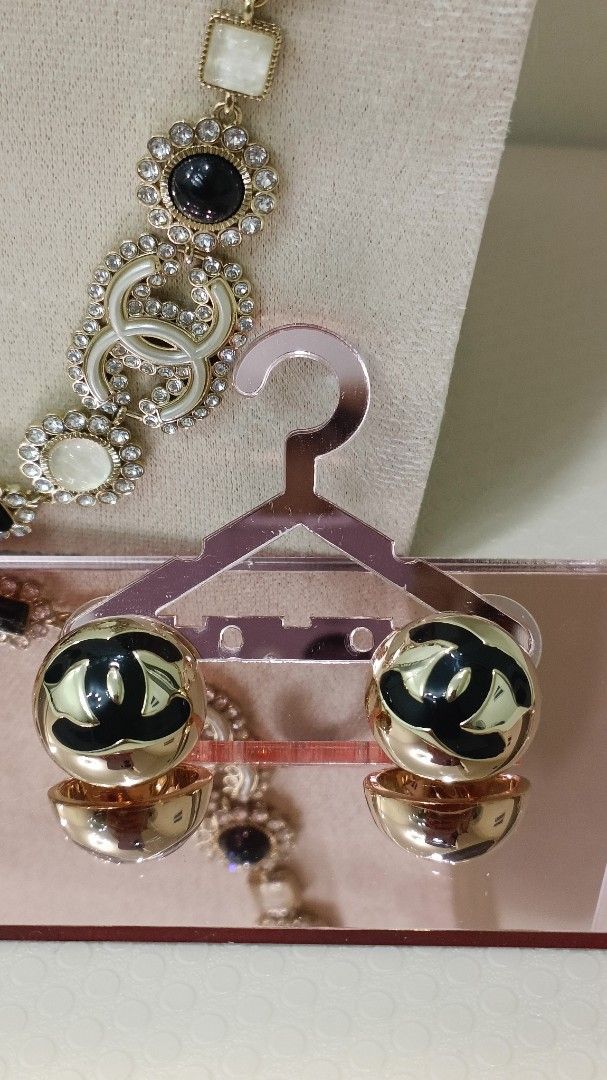 Chanel Cruise 2025 Stud Earrings (Category: Luxury Accessories) located in Paranaque City. Submitted by par18 (Listing ID 1403819420, Image 3). Description: Authentic 2025 Cruise collection with box.