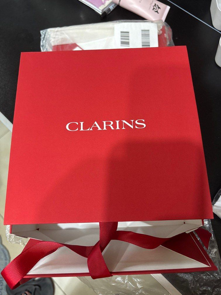 Clarins Foldable Box (Category: Luxury Accessories) located in Caloocan City. Submitted by pnkcshmr (Listing ID 1403895552, Image 1). Description: Medium Box .
