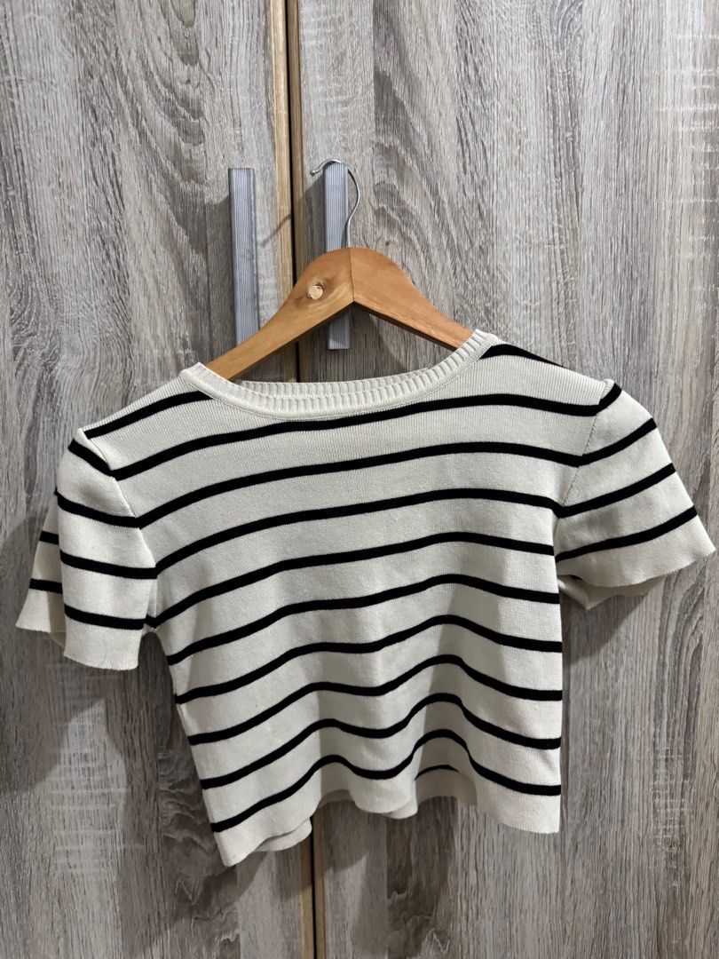 Crop Top (Category: Shirts) located in Pasig City. Submitted by polarpixie (Listing ID 1403818865, Image 1). Description: .