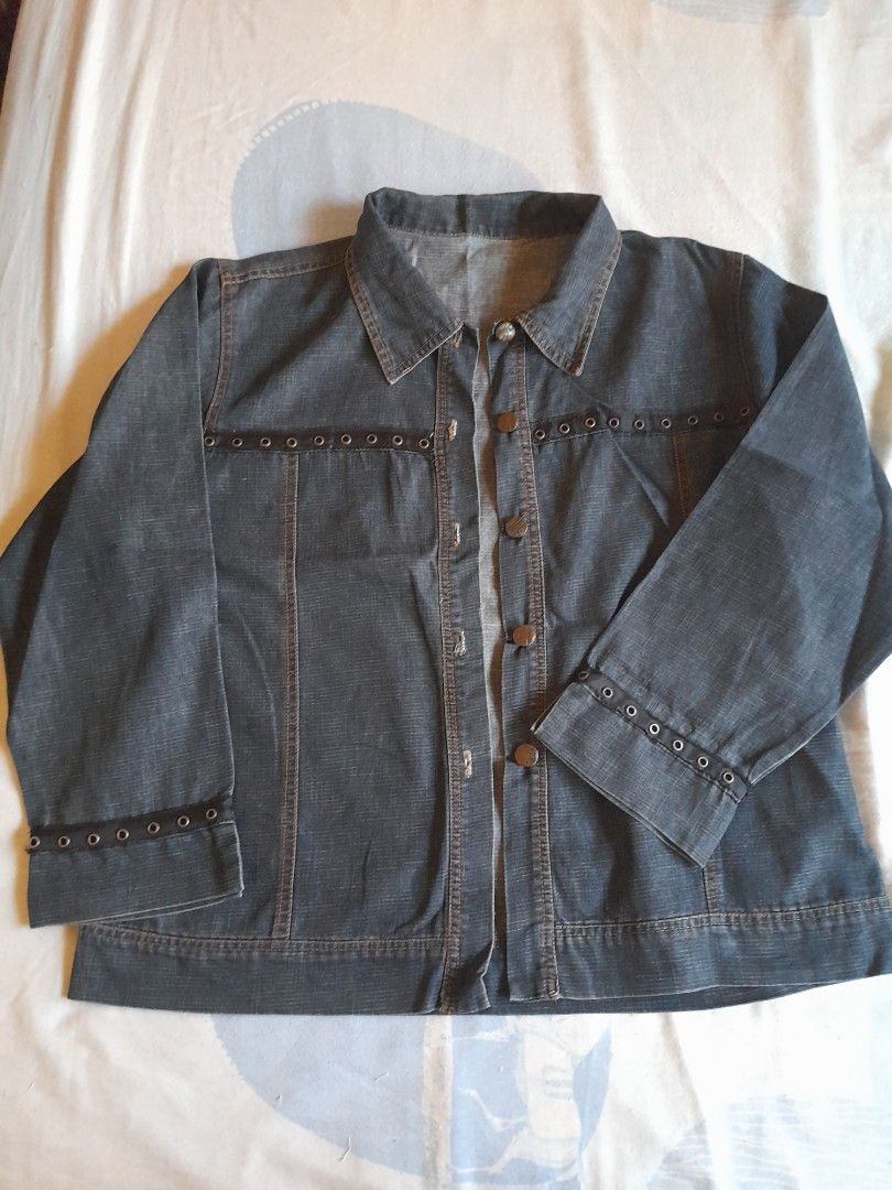 Denim Jacket with Button Details (Category: Coats, Jackets and Outerwear) located in San Pedro. Submitted by JohnsonKeeps (Listing ID 1403848834, Image 1). Description: - Classic denim jacket - Small to Medium built - Button closure - Decorative rivet details - Long sleeves .