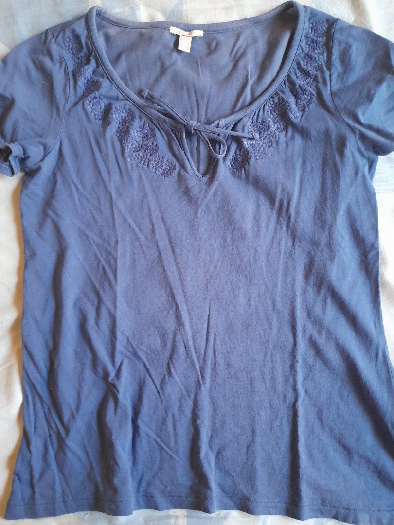 Esprit Embroidered blouse (Category: Blouses) located in San Pedro. Submitted by JohnsonKeeps (Listing ID 1403843797, Image 1). Description: - Esprit blouse - Blue color - V-neck with tie detail - Delicate embroidery around neckline - Size M - flaws, small hole at the front bottom (see picture).