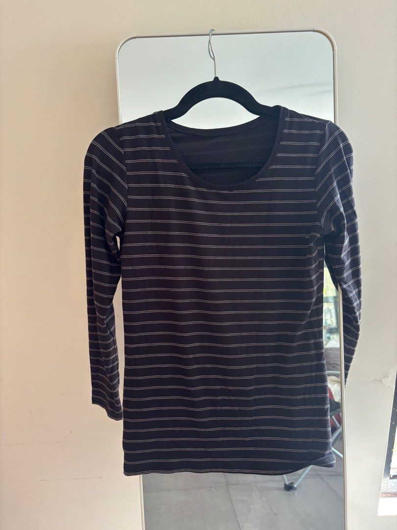 Extra Warm Uniqlo heat tech longsleeves (Category: Longsleeves) located in Mandaluyong City. Submitted by dmpsy (Listing ID 1403888497, Image 1). Description: Fits small-medium Great inner but also wear them as it is.