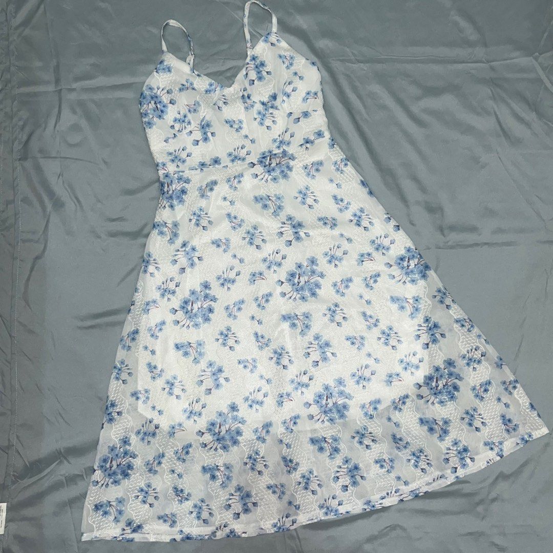 Floral Print Spaghetti Strap Dress (Category: Dresses) located in Manila. Submitted by ceszium (Listing ID 1403958110, Image 1). Description: - Blue and white floral print - Adjustable spaghetti straps - Fitted bodice with belt - Flared skirt - Lightweight and airy fabric - Perfect for summer -Tall/Medium petite size.