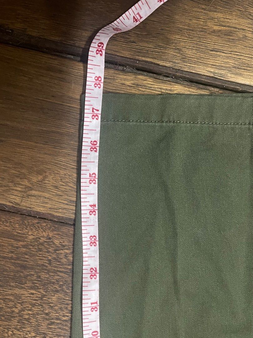 GU Olive Green Pants (Category: Chinos) located in Dumaguete. Submitted by markyooo (Listing ID 1403954213, Image 2). Description: RFS: Decluttering - Olive green pants - Elastic waist - Length: 37.5 inches - Leg opening: 7.5in - colorate 10/10 - no issues .