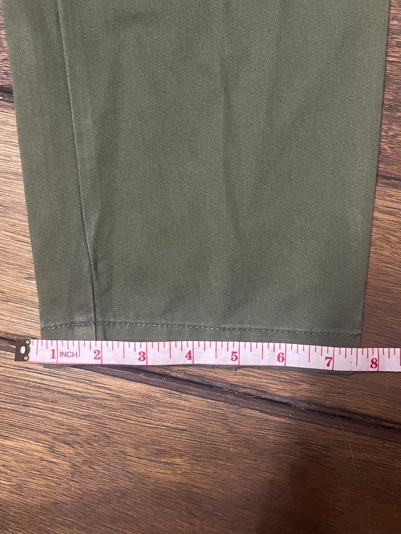 GU Olive Green Pants (Category: Chinos) located in Dumaguete. Submitted by markyooo (Listing ID 1403954213, Image 3). Description: RFS: Decluttering - Olive green pants - Elastic waist - Length: 37.5 inches - Leg opening: 7.5in - colorate 10/10 - no issues .