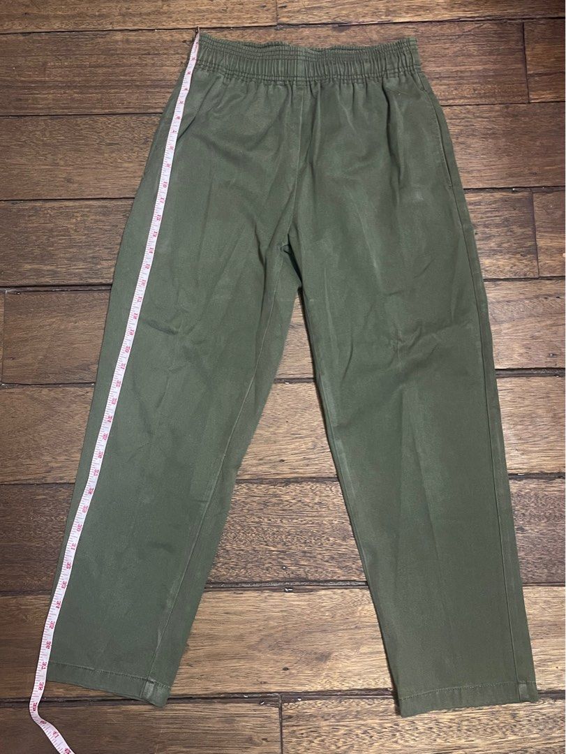 GU Olive Green Pants (Category: Chinos) located in Dumaguete. Submitted by markyooo (Listing ID 1403954213, Image 1). Description: RFS: Decluttering - Olive green pants - Elastic waist - Length: 37.5 inches - Leg opening: 7.5in - colorate 10/10 - no issues .