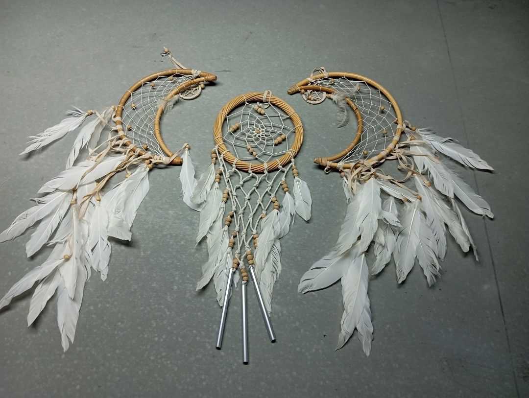 Handmade Dreamcatcher Set with Feathers (Category: Handmade Craft) located in Silang. Submitted by samflores2k4t7 (Listing ID 1403942308, Image 1). Description: For sale Handmade dreamcatcher set 50 cm height Sold as set.