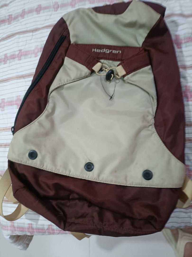Hedgren Backpack (Category: Backpacks) located in Cebu City. Submitted by dediosmark83726 (Listing ID 1403836607, Image 1). Description: hedgren backpack used but goods original selling low pre loved .