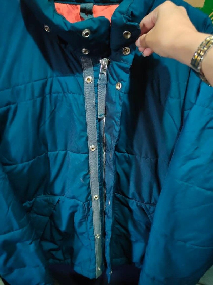 H&M Hoodie Bomber Jacket (Category: Activewear) located in Tuguegarao City. Submitted by roxannejoy_santos96 (Listing ID 1403926453, Image 2). Description: H&M Puffer Jacket LARGE ON TAG LIKENEW EXCELLENT CONDITION.