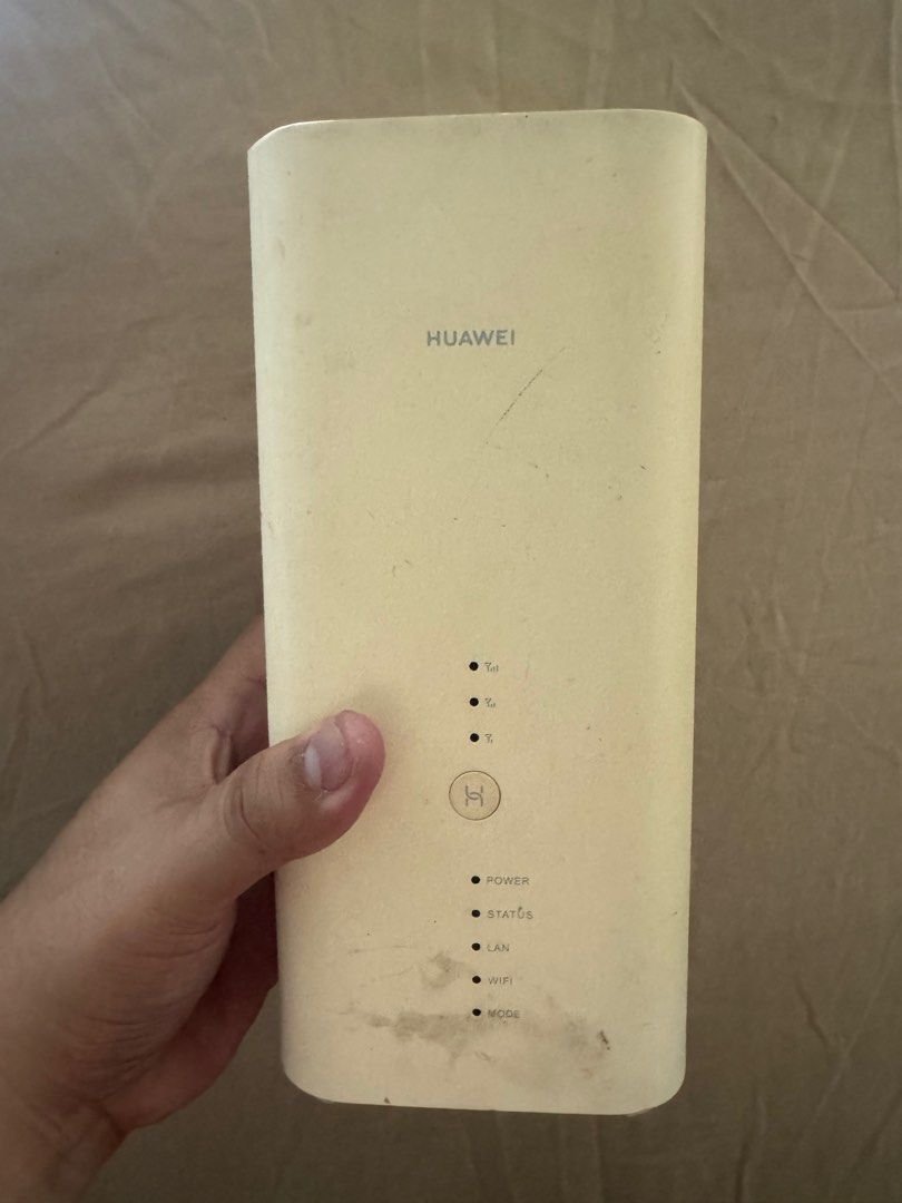 Huawei B818-263 Router (Category: Networking) located in Quezon City. Submitted by znarf.marcial (Listing ID 1403918715, Image 1). Description: Declutterring Huawei B818-263 First owner with minor issues aesthetic. Needs cleaning Working well, used it until SMART modified their simcard last January. Comes with charger (box was thrown away 2 years ago) Openline, anysim will do even DITO. Malakas kumuha ng signal. .