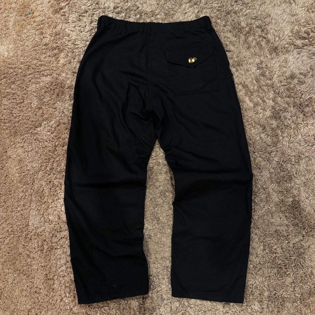 Human Made (Category: Trousers) located in Bayan Lepas. Submitted by easydotcom (Listing ID 1403985521, Image 2). Description: Human Made X Japanese Brand Double Knee Original 💯 Size S - W-28/30 L-36in Condition Like New !! Used once RM550 Exclude Postage 🚚.