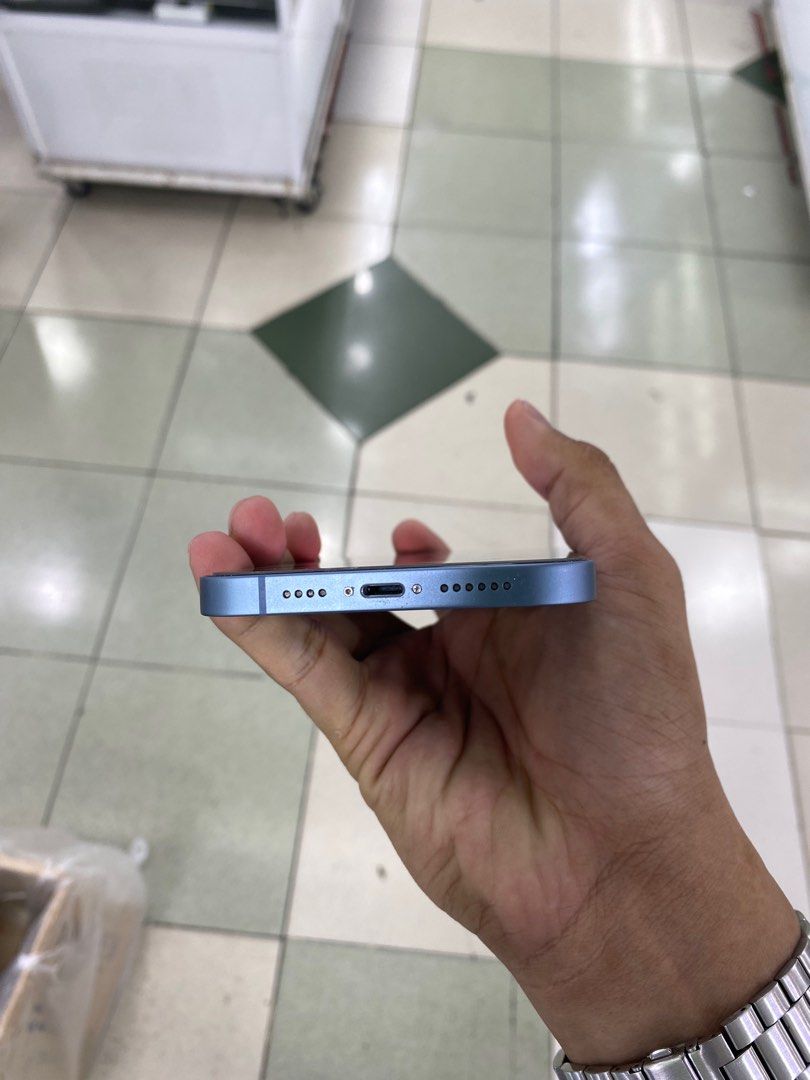 iPhone 14 Plus 128Gb (Category: iPhone 14 Series) located in Manila. Submitted by benshop. (Listing ID 1403889457, Image 3). Description: Please read First / No payment first Always kaliwaan ang bayad ❤️ FOR SALE | TRADE/SWAP BenShop Price :24,500 php Marketplace Price: 32,000 php ▫️On hand: iPhone 14 Plus ▫️128GB ▫️Openline/Factory unlocked ▫️Blue ▫️95% Batt health ▫️Ntc Local Variant INCLUSIONS & FREEBIES: *CHARGER SET *CLEAR CASE *TEMPERED GLA