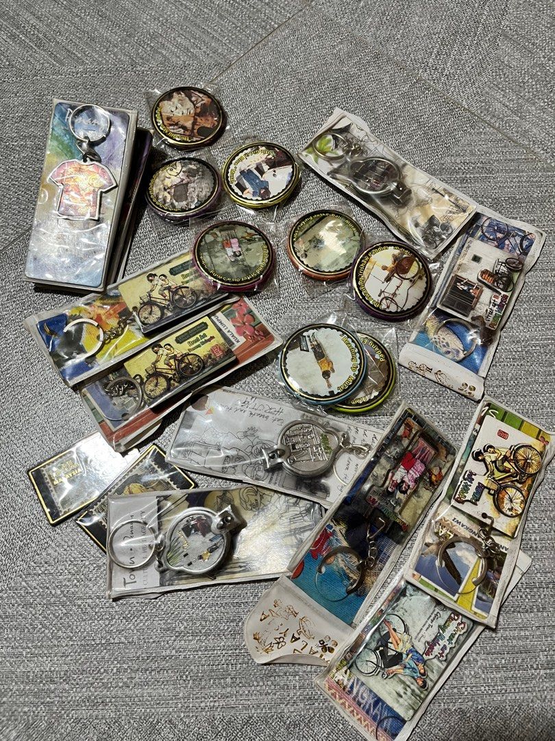 keychains (Category: Other Merchandise) located in Singapore. Submitted by myraa_ms (Listing ID 1403838771, Image 5). Description: - assorted keychains from Malaysia, Penang - 1 for $1, take all 30 pcs for $18 - has keychains, nail clippers and fridge magnets.