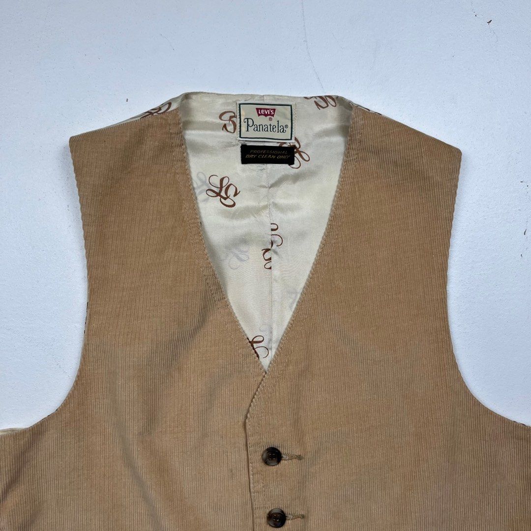Levi's Panatela Corduroy Vest (Category: Vests) located in Manila. Submitted by _jaime (Listing ID 1403960128, Image 2). Description: Levi”s Panatela Corduroy Vest Excellent Condition Size: M base on measurement Chest width: 19.5 inches Length: 24 inches 700 price is negotiable.