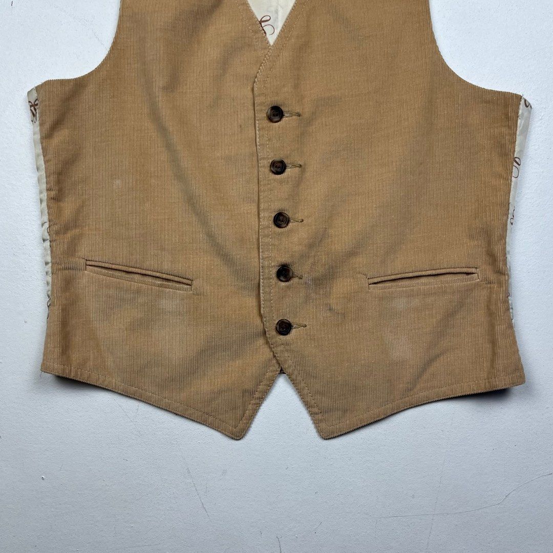 Levi's Panatela Corduroy Vest (Category: Vests) located in Manila. Submitted by _jaime (Listing ID 1403960128, Image 3). Description: Levi”s Panatela Corduroy Vest Excellent Condition Size: M base on measurement Chest width: 19.5 inches Length: 24 inches 700 price is negotiable.