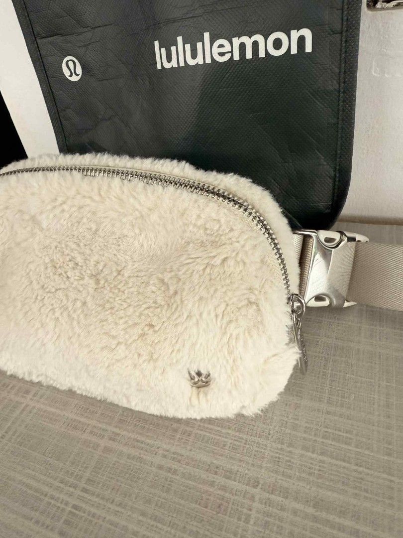 Lululemon Fleece Belt Bag (Category: Cross-body Bags) located in Plaridel. Submitted by jkauthentics (Listing ID 1403812710, Image 2). Description: like new condition plaridel bulacan personal pick up lalamove pick up (payment via gcash) LBC COD/COP (payment via gcash sf shoulder by the buyer).
