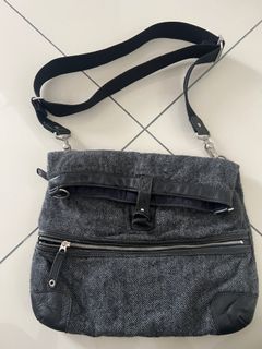 (Category: ) located in . Submitted by aaishaa_store (Listing ID 1403841738, Image 1). Description: .