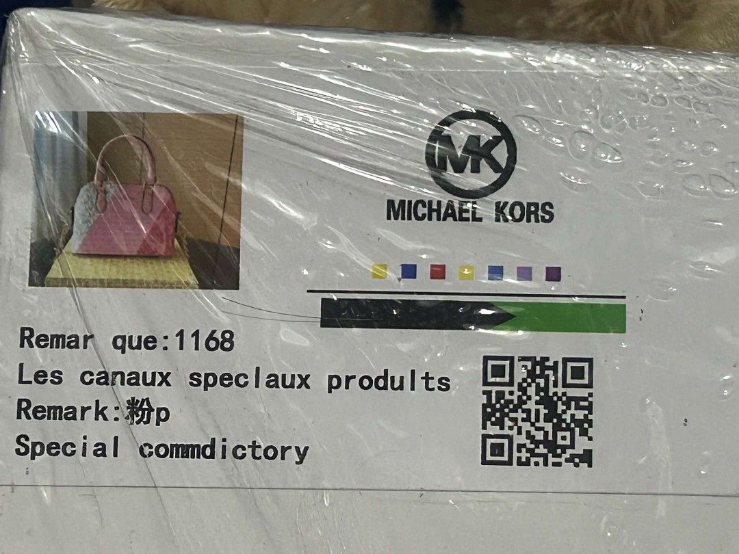 Michael Kors (Category: Luxury Bags & Wallets) located in Manila. Submitted by aquinojrma40506 (Listing ID 1403874138, Image 3). Description: 👜 FOR SALE: Michael Kors 📌 2000 (With box | Negotiable) ✔️ Authentic | Excellent Condition | Never Used 📍 Quezon City / SM North Meet-up 🚚 Lalamove available (buyer shoulders fee) 💬 DM for faster transactions or more photos!.