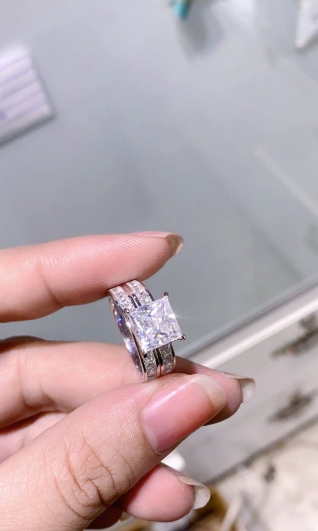 Moissanite Engagement Ring 💍 (Category: Rings) located in Manila. Submitted by szairajewel (Listing ID 1403810937, Image 1). Description: Engagement ring 💍 Moissanite Diamond 💎 princess cut/ 3ct,5ct VvS1, Excellent flawless 👍💯 pure silver touch of white gold 4-5-6-7-8-9-10 COD/SELF PICK UP.