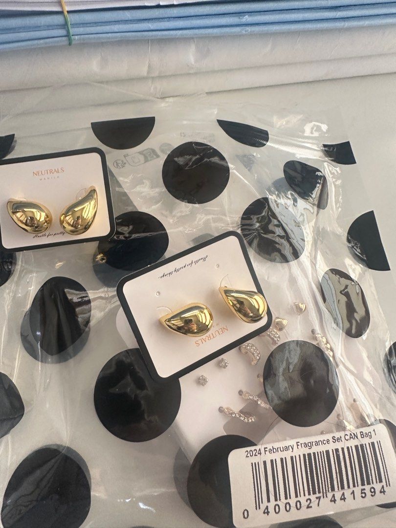 Non tarnish teardrop earrings (Category: Earrings) located in Pasig City. Submitted by chubby_cheeks (Listing ID 1403877095, Image 2). Description: Small and medium size 200 each.