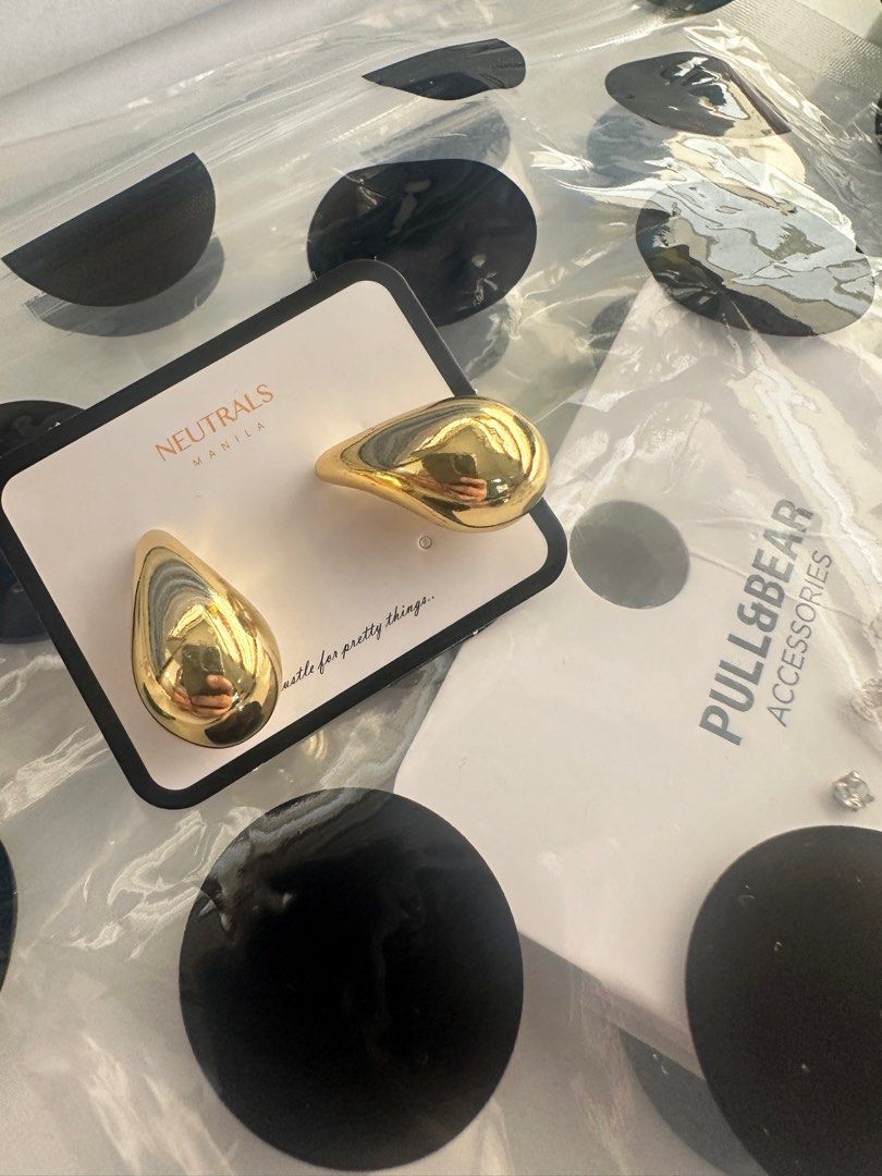 Non tarnish teardrop earrings (Category: Earrings) located in Pasig City. Submitted by chubby_cheeks (Listing ID 1403877095, Image 1). Description: Small and medium size 200 each.