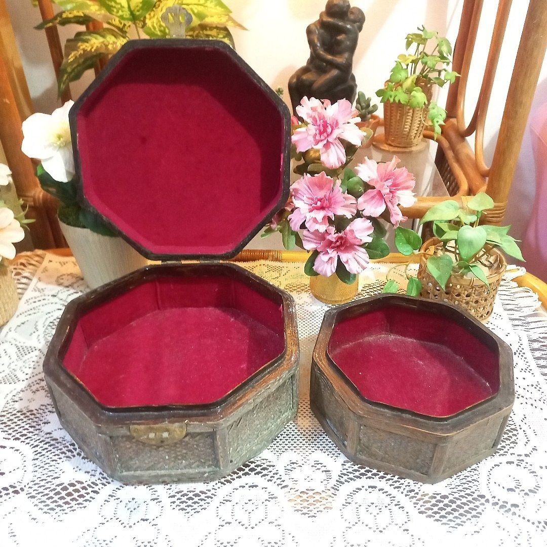 Old vintage antique nesting chest box (Category: Storage Boxes & Baskets) located in Dasmarinas. Submitted by millennialmeetsvintage (Listing ID 1283561201, Image 1). Description: unaltered vintage condition what u see is what u get velvet lined last price posted no haggling 🙅‍♀️ 📌shipping via lalamove only 📌no reservations, first-to-pay basis 📌no physical store, no walk-ins 📌ships from Dasma Cavite 📌no COD transactions.