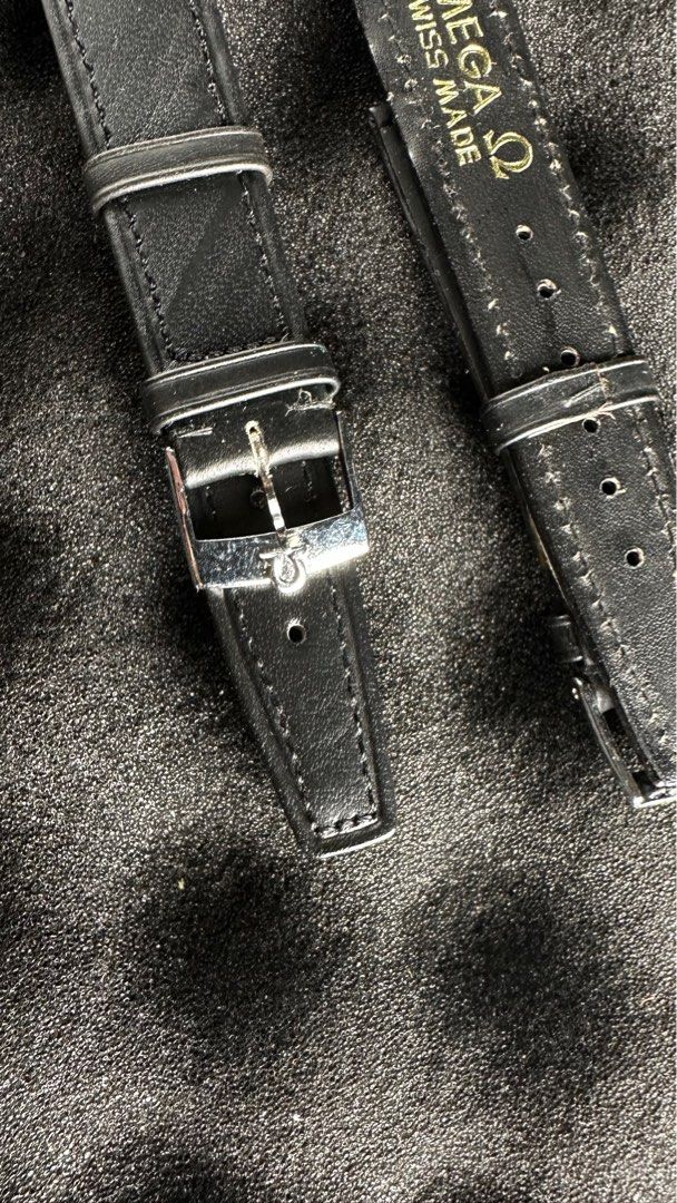 Omega Black Leather Watch Strap (Category: Luxury Watches) located in Manila. Submitted by olxph_400275733 (Listing ID 1403904329, Image 2). Description: - NOS Omega watch strap - Black leather with black stitching - Silver buckle with Omega logo 18mm lug width -price for each 2 pcs left.