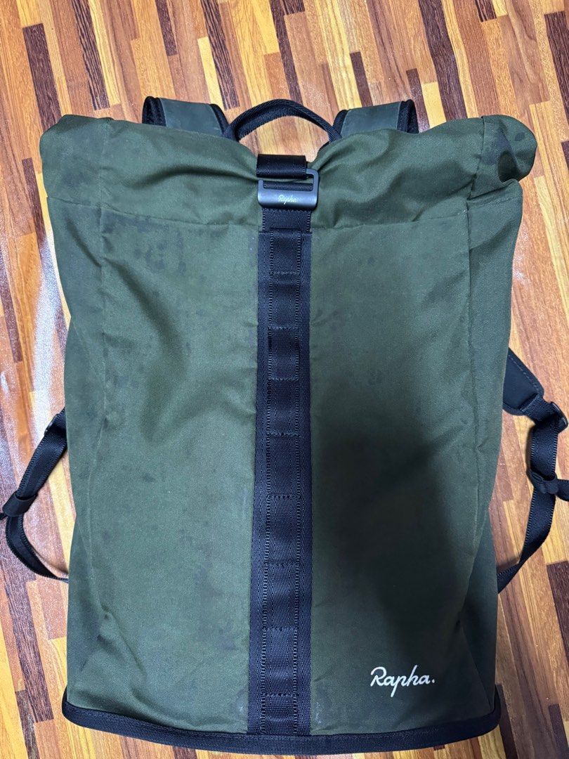 Rapha Backpack (Category: Backpacks) located in Simpang Ampat. Submitted by cyclingabib (Listing ID 1403916501, Image 3). Description: Rapha bagpack fit price 250 las.
