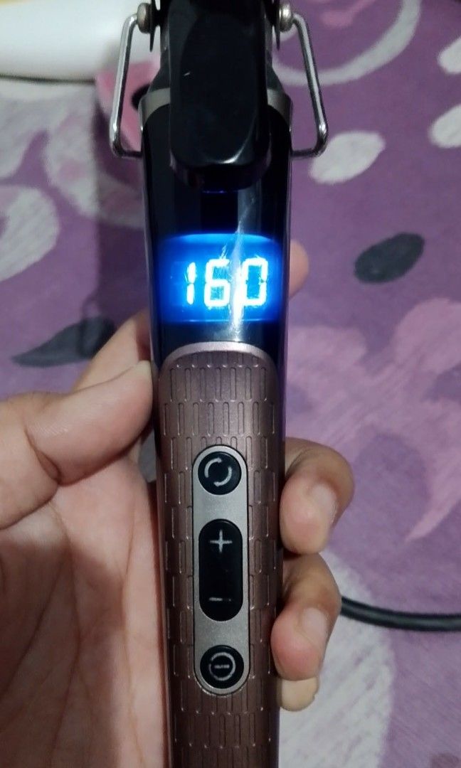 REBUNE ORIGINAL HAIR CURLER (Category: Announcements) located in Taguig. Submitted by mythriftshoppe (Listing ID 1403852938, Image 1). Description: MOP : GCASH * SOFT TOUCH * MADALING UMINIT kaya di na need mag antay uminit. * Comfortable Gamitin. * ROTATING PLUG ( kaya hindi hassle gamitin ) * Minimal Flaws but can't be seen. OVERALL GOODS PO LAHAT. GAGAMITIN NALANG ❤️.