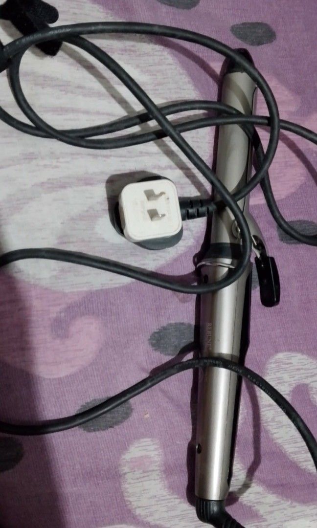 REBUNE ORIGINAL HAIR CURLER (Category: Announcements) located in Taguig. Submitted by mythriftshoppe (Listing ID 1403852938, Image 2). Description: MOP : GCASH * SOFT TOUCH * MADALING UMINIT kaya di na need mag antay uminit. * Comfortable Gamitin. * ROTATING PLUG ( kaya hindi hassle gamitin ) * Minimal Flaws but can't be seen. OVERALL GOODS PO LAHAT. GAGAMITIN NALANG ❤️.