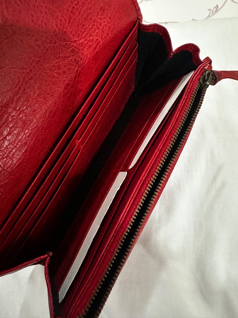 Red Leather Wallet (Category: Wallets & Card holders) located in Quezon City. Submitted by sofia0228 (Listing ID 1403931862, Image 2). Description: .