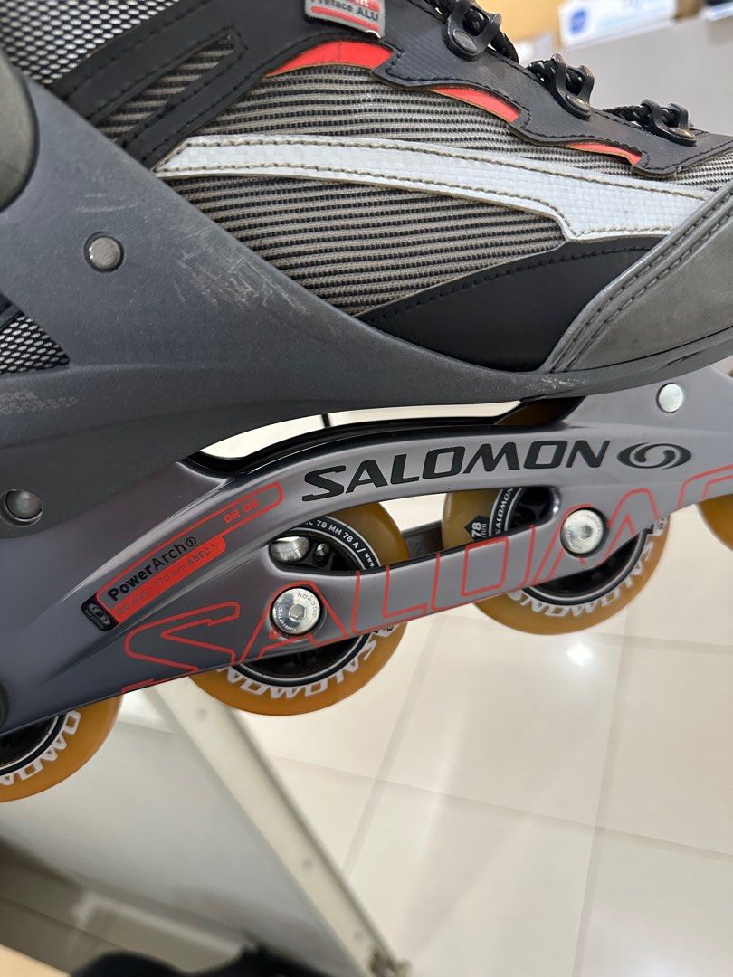 Salomon Inline Skates DR85 with bag and protective gear (Category: Skates, Rollerblades & Scooters) located in Maasin. Submitted by coolbordz (Listing ID 1403834308, Image 3). Description: The Salomon Power Arch DR 85 is a model of inline roller skates, not a ski boot. It was a popular model from the late 90s/early 2000s, known for its durable construction, comfortable fit, and effective shock absorption. Size UK 9 US 9.5 EU 43 1/3 Made in Romani
