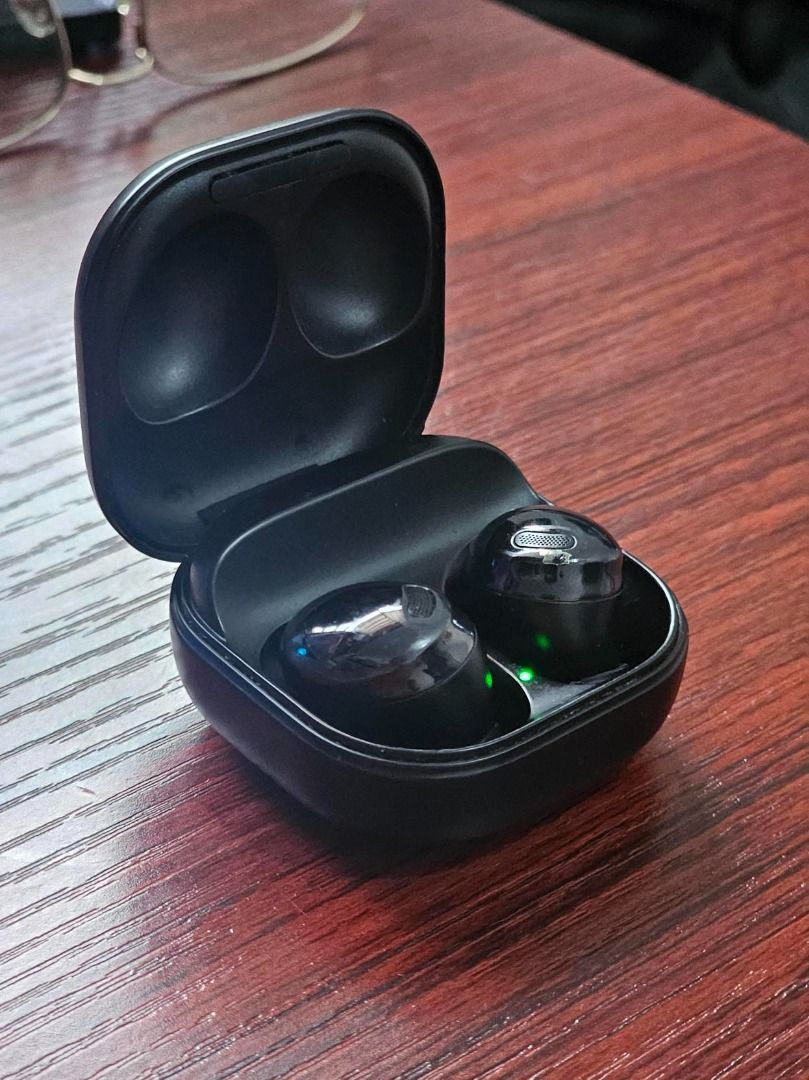 SAMSUNG BUDS PRO (Category: Earphones) located in Caloocan City. Submitted by morealesskazuha-27277 (Listing ID 1403816446, Image 2). Description: SAMSUNG BUDS PRO - WELL USED BOX INCLUDED MODE OF TRANSACTION: MEETUP ONLY AT ANGELES, CLARK, MABALACAT AREA. COD THRU LBCS FOR SAFE TRANSACTION..