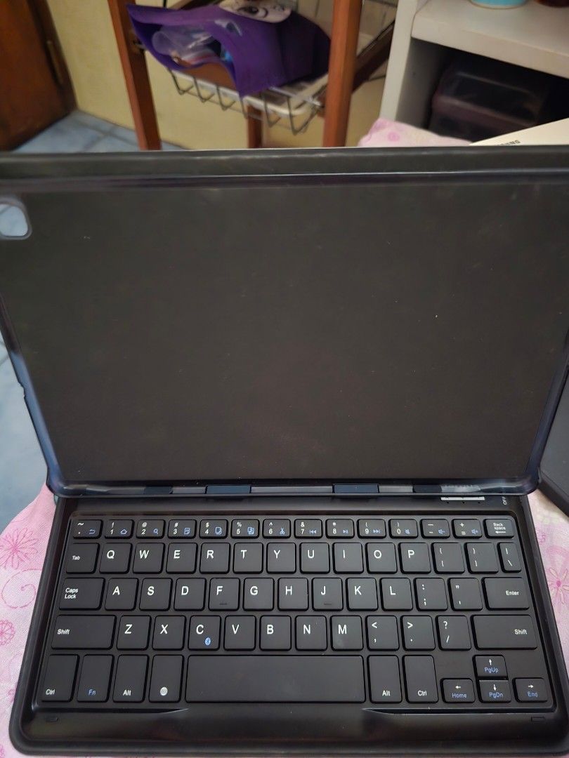 Targus Keyboard Case for Samsung Tab S6 Lite Tablet (Category: Cases & Sleeves) located in Pasig City. Submitted by aangelic (Listing ID 1403858785, Image 2). Description: used only during review for board exam -no issues with box -bluetooth/wireless -type c charging.
