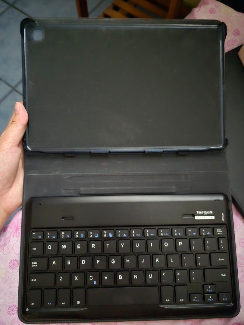 Targus Keyboard Case for Samsung Tab S6 Lite Tablet (Category: Cases & Sleeves) located in Pasig City. Submitted by aangelic (Listing ID 1403858785, Image 1). Description: used only during review for board exam -no issues with box -bluetooth/wireless -type c charging.