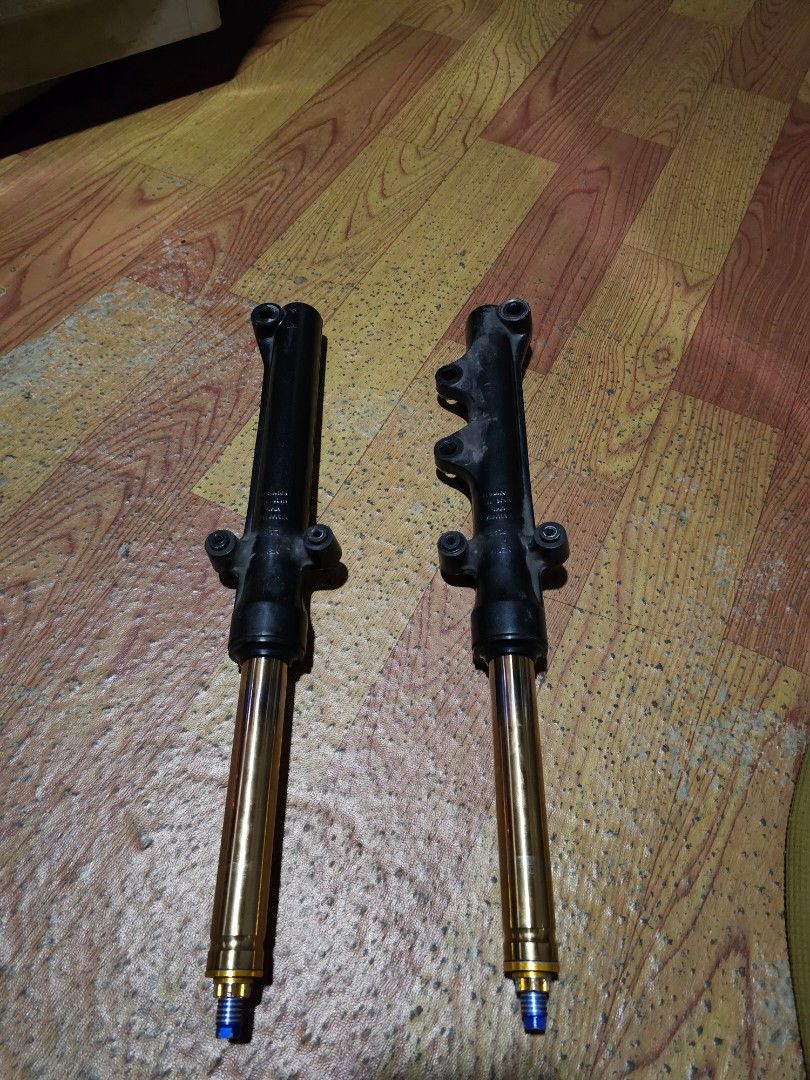 Sniper 150 Stock front shock with Racing Monkey innertube (Category: Suspension Parts & Accessories) located in Caloocan City. Submitted by gmrsorilla-84632 (Listing ID 1403833891, Image 2). Description: Adjustable innertube Racing monkey brand Stock baso For Sniper 150 Rfs: Nagupgrade ng shock.