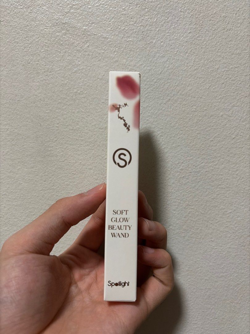 Spotlight Soft Glow Beauty Wand (Category: Makeup) located in Quezon City. Submitted by ribbey (Listing ID 1403940912, Image 1). Description: Comfort Rose shade.
