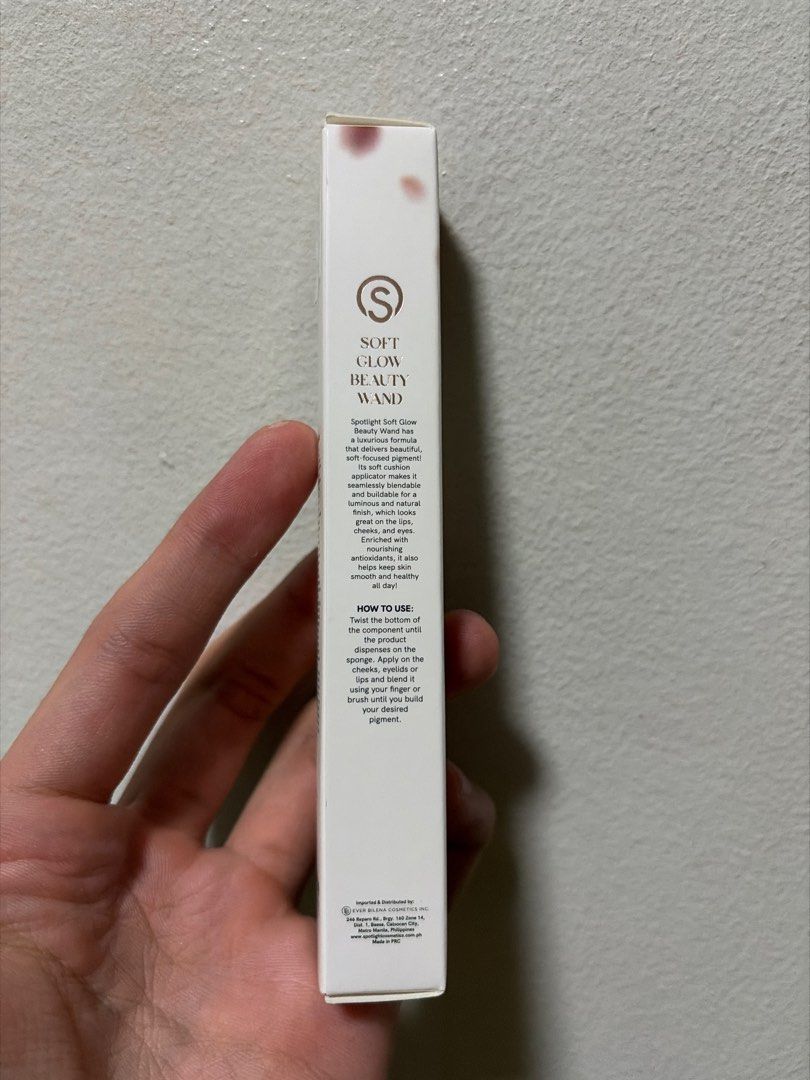 Spotlight Soft Glow Beauty Wand (Category: Makeup) located in Quezon City. Submitted by ribbey (Listing ID 1403940912, Image 2). Description: Comfort Rose shade.