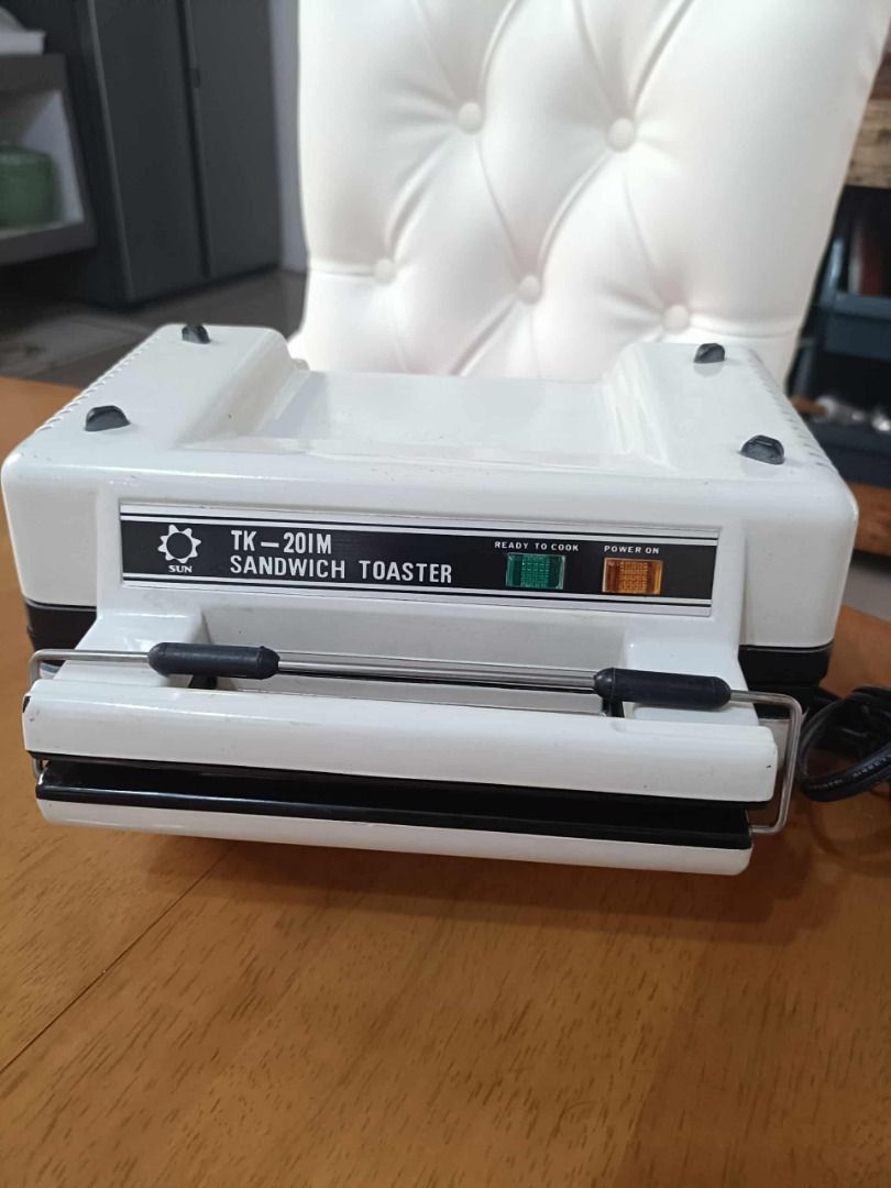 SUN TK-201M SANDWICH TOASTER 110v good working condition Php1,500 (Category: Breadmakers) located in Taytay. Submitted by fastdragon-e045 (Listing ID 1403867632, Image 1). Description: SUN TK-201M SANDWICH TOASTER 110v good working condition Php1,500.