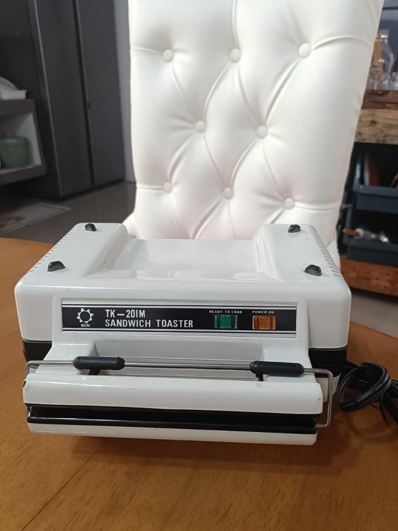 SUN TK-201M SANDWICH TOASTER 110v good working condition Php1,500 (Category: Breadmakers) located in Taytay. Submitted by fastdragon-e045 (Listing ID 1403867632, Image 3). Description: SUN TK-201M SANDWICH TOASTER 110v good working condition Php1,500.