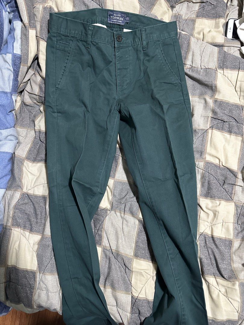 Topman Green Chino Pants (Category: Chinos) located in Paranaque City. Submitted by mrkdlfrndz (Listing ID 1403972723, Image 1). Description: Topman Green Chino Pants W 30 L 32.