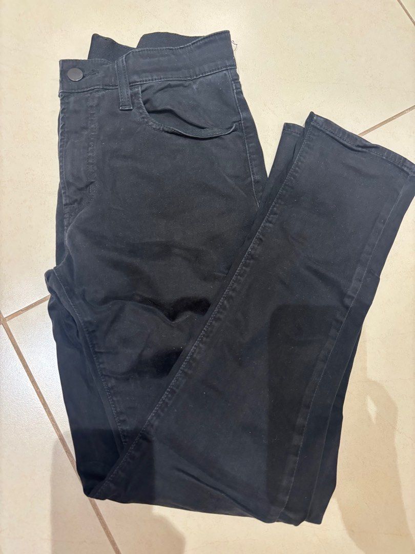 Uniqlo Black Jeans - Size S (Category: Jeans) located in Pasig City. Submitted by janinedee (Listing ID 1403952564, Image 1). Description: .